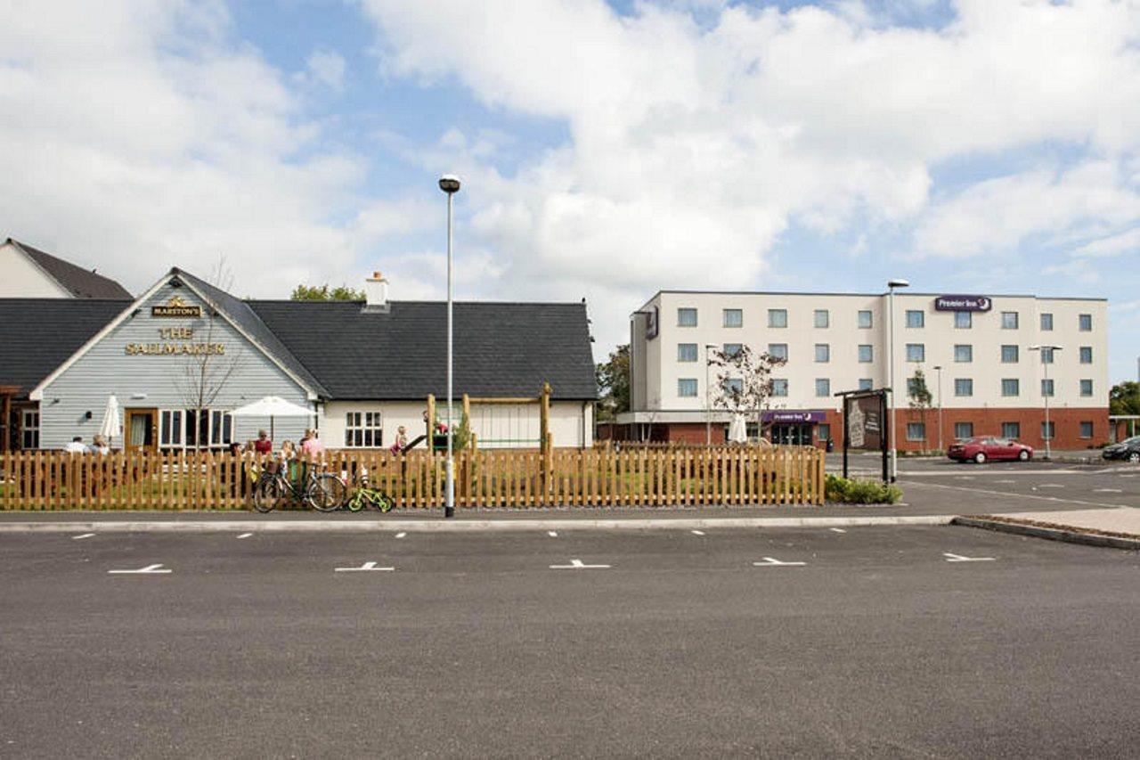 Premier Inn Gosport Exteriör bild