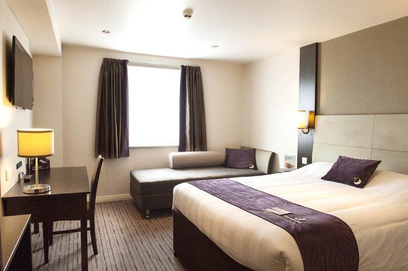 Premier Inn Gosport Exteriör bild