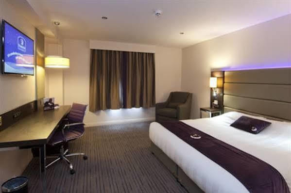 Premier Inn Gosport Exteriör bild